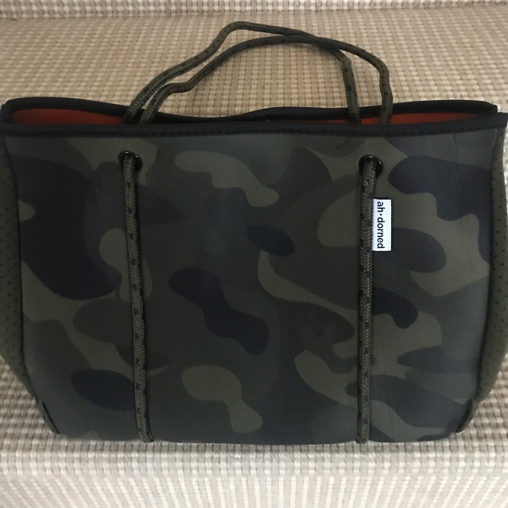 Camo Neoprene purse- never used